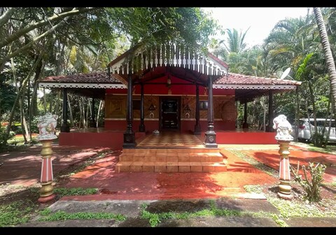 NATURES LAP FARM STAY