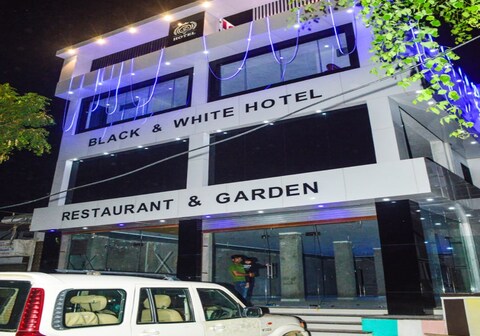 HOTEL BLACK AND WHITE GARDEN RESTAURANT