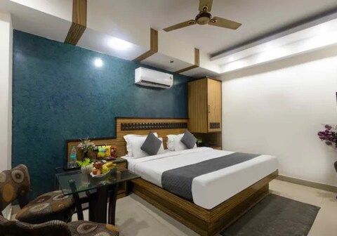 FabHotel Royal Regalia Inn