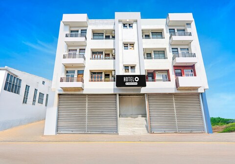 Hotel O Jankipuram Near Sahara State Formerly Basera Homes