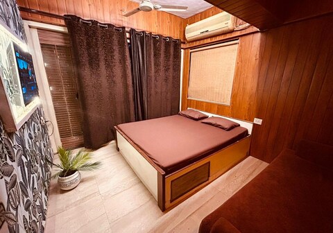 4 BHK Shared Apartment in Versova