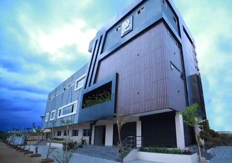 HOTELS AV PLAZA AC ROOMS