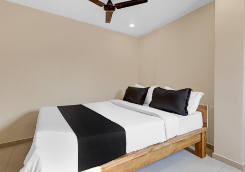 Hotel O M S Boarding and Lodging