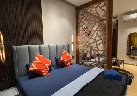 Moonlit Homestay | Studio Apartment