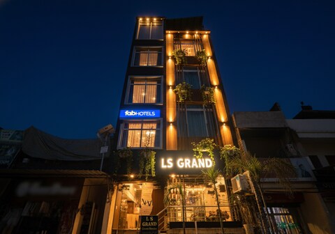 FabHotel LS Grand Nr. Banaras Railway Station