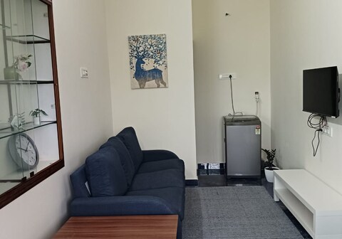 SHI Vembu Home stay Adiyogi Karunya