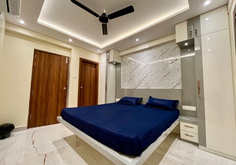 Serene Shoreside - Chic 1BHK