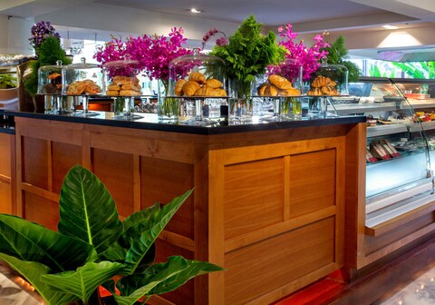 Ramada Plaza by Wyndham Bangkok Menam Riverside