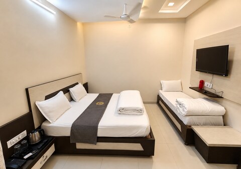 HOTEL PUJARI