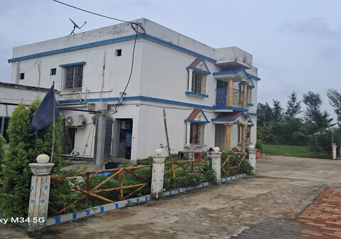 Swapnasri Hotel & Resort