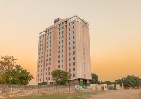 Clarks Inn Suites Jaipur