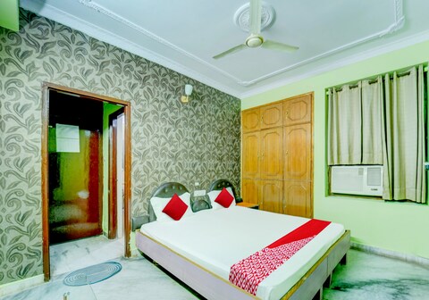 OYO 816383 Hotel New Savera