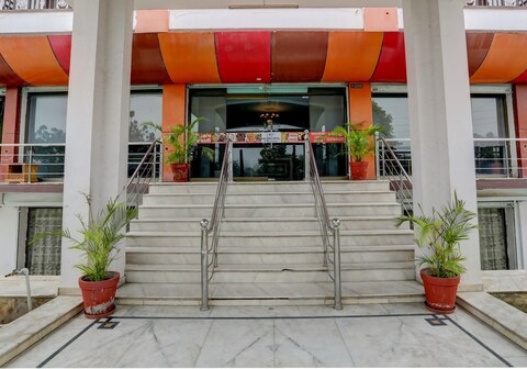 Hotel O King Bird And Restaurants