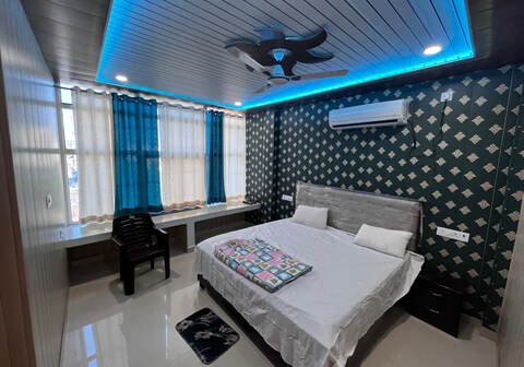 Hotel Yash Dham/ Walking Distance To Ram janamBhumi