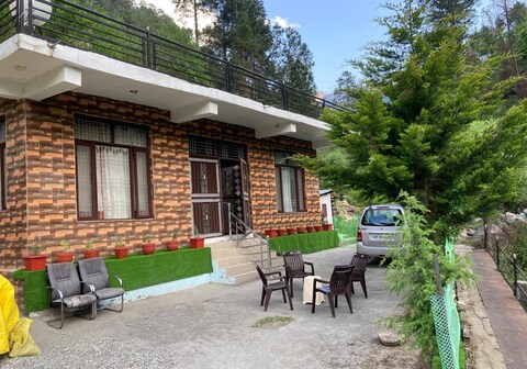 BnBBuddy Swiss Majestic Cottage in Sainj Valley