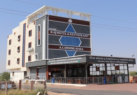 Dhanlaxmi Raj Hotel & Restaurent