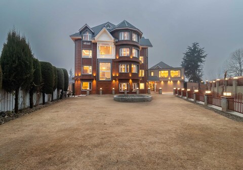 Palette Hotel Cecil by CheckIn Srinagar
