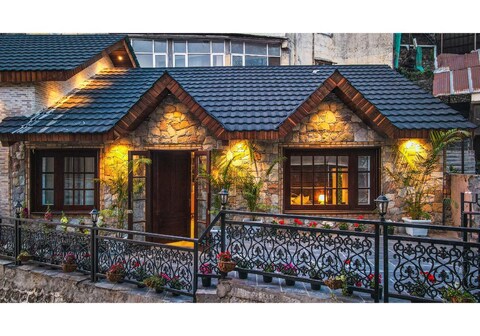 The Silverton Chalet | Entire 3BHK Luxe Cottage