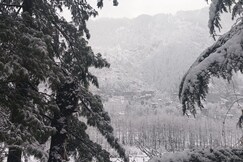 Universal Boutique By Venture Vibes, Manali Universal Boutique By Venture Vibes, Manali