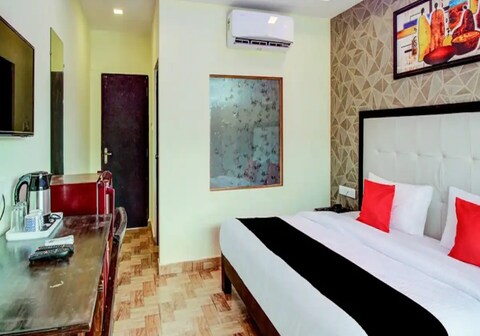 Spacious 3 Deluxe Bed Room with Pool