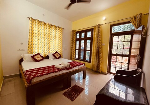 Himalayan Heights Hotel and Restaurant