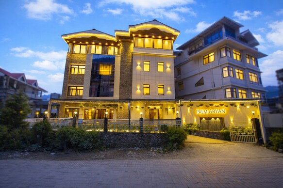 The Palm Aryan Gangtok (12 mins MG Marg)