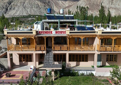 Lavender House Sumoor