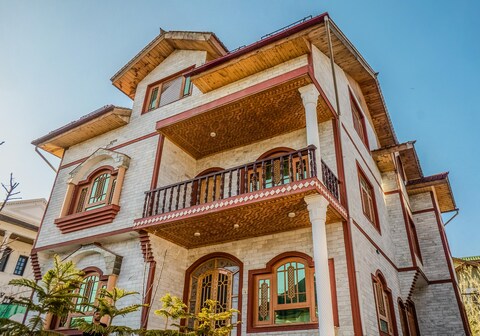 Simba Homestay-A 2BR Shared Home In Kashmir by Homeyhuts