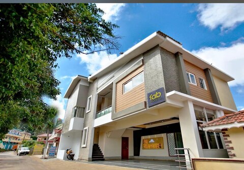 SRJ Thaneesh Service Apartments