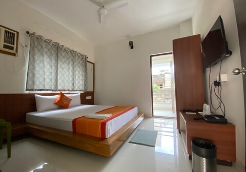 Lake Land Guest House | Rooms & Caretaker