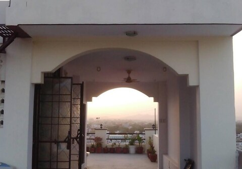 Shivam Paying Guest House