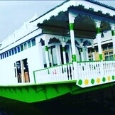 Young Bozam House Boat, Dal Lake, Srinagar Young Bozam House Boat, Dal Lake, Srinagar