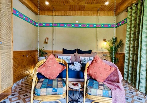 Hiraeth- Boutique Chalet