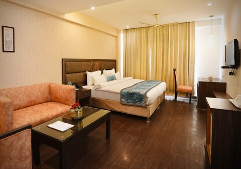 Hotel Windsor Heights Gurugram