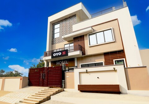 Hotel O Diamond Hotel and restaurant