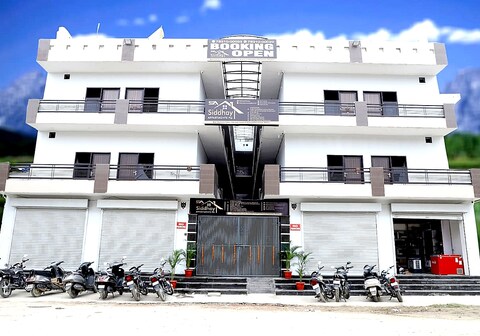 SIDDHAY APPARTMENTS PG and HOSTEL