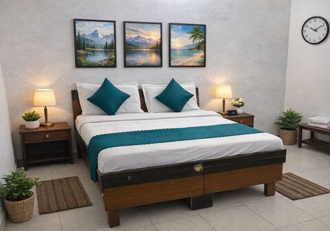 Hotel Ten Crown Noida