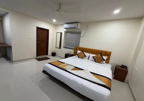 FabHotel The CB Grand