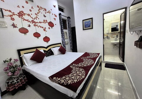 Cozy Private Nest Vasant Vihar with kitchen