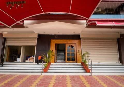 DHANANJAY PALACE