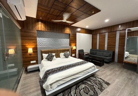 The Valentine Hotel.