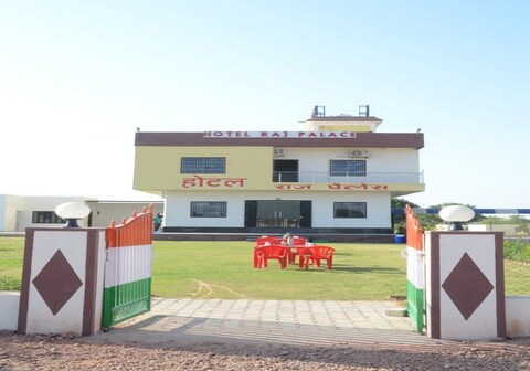 Hotel Raj palace