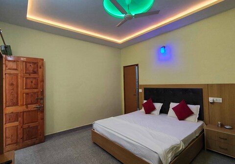 SPOT ON by OYO The Paradiso Inn