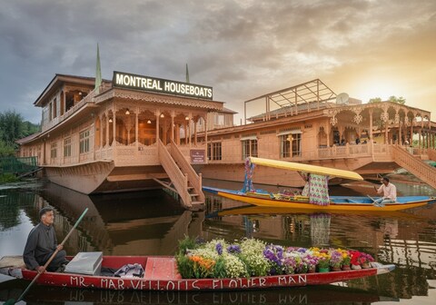 Montreal Group Of Houseboats