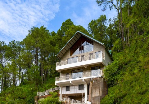 V are Family Spring Hills Villa