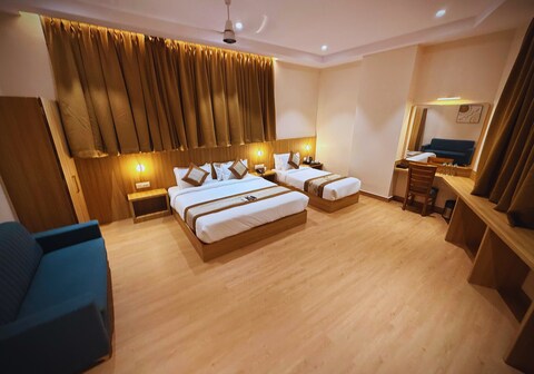 Alfa Suites Near NESCO Exhibition Centre