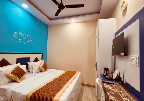 Hotel Metro View Near Adarsh Nagar Delhi Metro Station