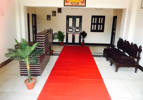 Hotel Dharohar Palace