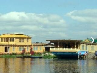 Houseboat Safaya