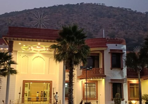 Hotel Royal Krishna Garden